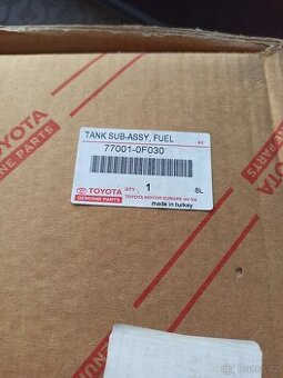Palivová nádrž OEM Toyota Verso Benzín