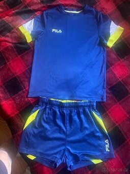 Sportovní kraťasy a triko
