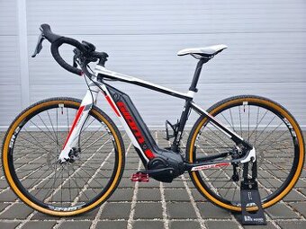 Elektrický gravel Giant Road E+