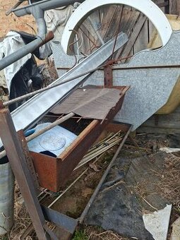 Gril na kytu,  prase