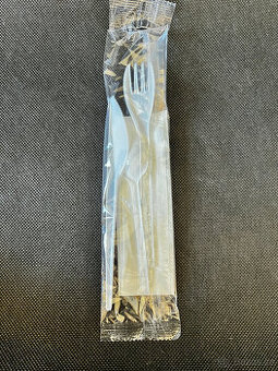 Hygienicky balený plastový jídelní set