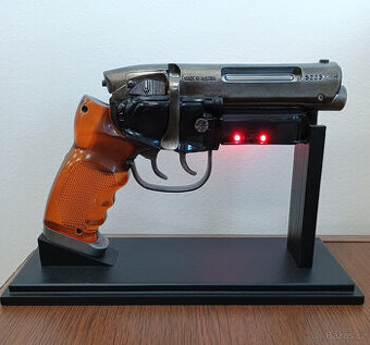 Replika NECA Blade Runner Blaster měřítko 1:1