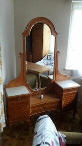 Starožitné skříně + zrcadlo