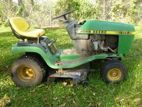Koupím John Deere sekací traktor traktůrek sekačka