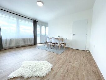 Zrekonstruovaný byt 1+kk, balkon, nízké náklady, Náchod