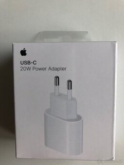 USB-C napájecí adaptér pro iPhone a kabel.