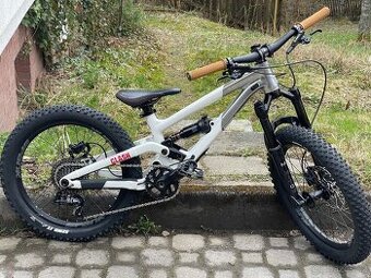 Exklusivní dětské celopéro 115-130cm Commencal Clash 20