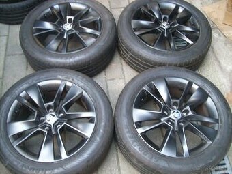 u original černé ŠKODA Karoq Goodyear 17" 90%