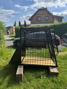 Přepravní klec/box na velkého psa do auta