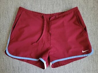 Dámské bordó kraťasy zn. Nike, vel. S