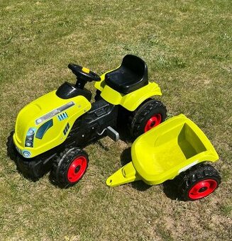 Šlapací traktor Smoby, zelený s vozíkem