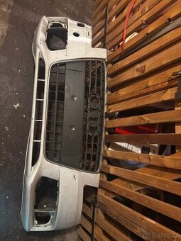 Audi A4 bílý nárazník