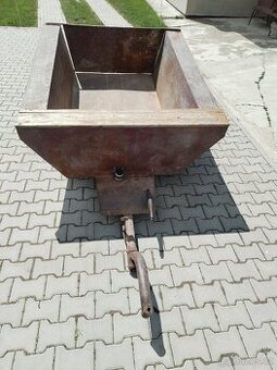 Kovový vozík