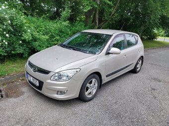 Hyundai i30 1,6 benzín 93kW