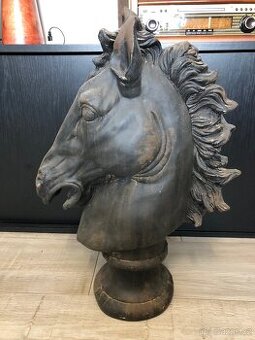 Sachova figura KUN, vyska 60cm