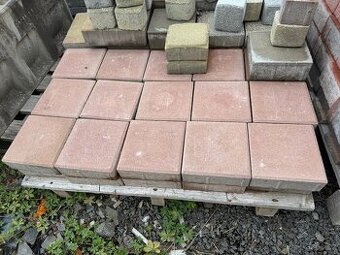 Betonová dlažba červená výška 6cm 20x20