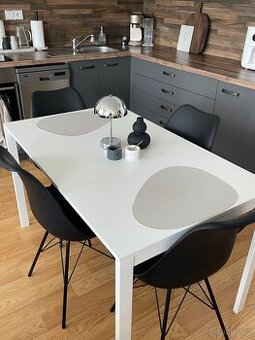 Jídelní stůl Ikea