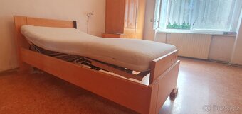 Polohovací postel