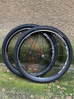 Zapletená kola Vuelta Airline 1 XRP plus 28”