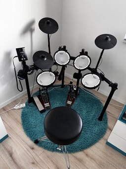 Elektronická bicí sestava Roland