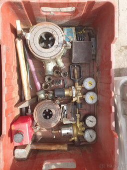 Nářadí, hodiny na autogen, řezací hlavy, Pionýr