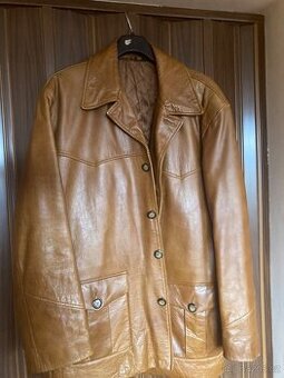 kožený hnědý kabát