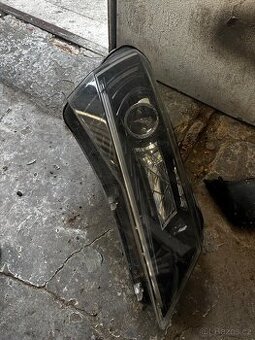 Superb 3 predni svetlo