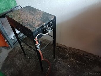 Prodám plynový gril.