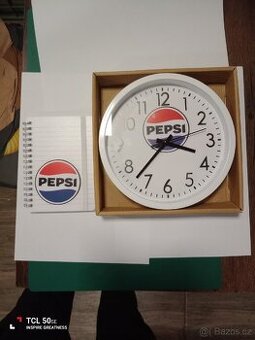 Hodiny 20 cm s logem ,,Pepsi"+linkovaný zápisník A6