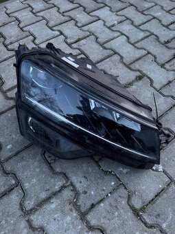 ŠKODA KAROQ PRAVÝ PŘEDNÍ LED SVĚTLOMET