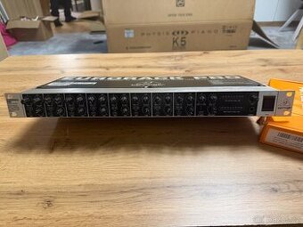 Behringer RX1602 V2 rack mixer