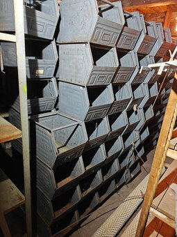 Plechové ukládací bedny zkosené - MARS Svratka