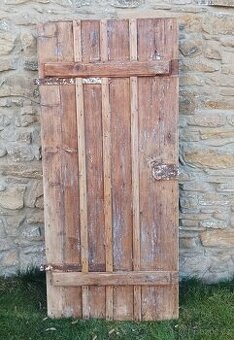 Staré dřevěné dveře s klikou + kovová petlice 181 x 82,5 cm