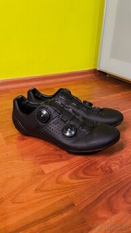 Cyklistické silniční tretry/boty Van Rysel 900