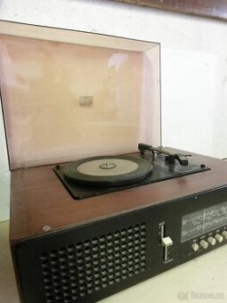 gramofon Tesla Romeo