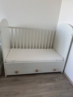 Postýlka GONATT včetně matrace a zábrany