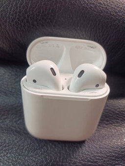 Bezdrátová sluchátka Apple AirPods, pouzdro Lightning