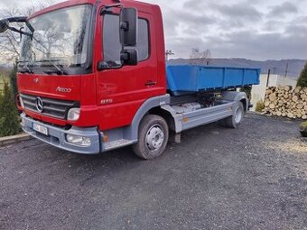 Mercedes Benz atego hákový nosic kontejneru 815