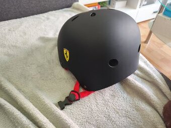 Ferrari Helma