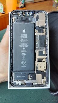 Iphone 11 64gb - na náhradní dily