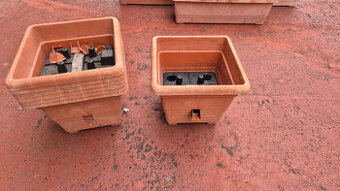 499,- kč - 7 ks samo zavlažovací květináče 30x30, výška 24