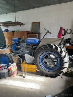 traktor Zetor 25