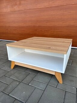 Bílý konferenční stolek 80x80cm