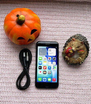 HLEDÁŠ IPHONE? Prodám Apple SE 2020 - 64GB - BLACK - TOP