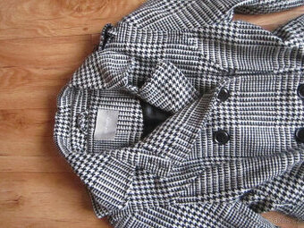 Černobílý kabát zn. Orsay, vel. S/36, perfektní stav