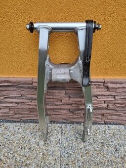 (ZAMLUVENO) Kyvka na Suzuki DR 650 - 1