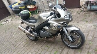 Prodám Triumph 955i RS