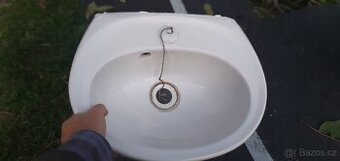 malé umyvadlo