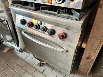 Plynový sporák s el troubou GN 2/1 top stav