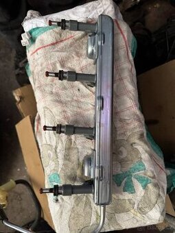 Vstřikovací lištu Toyota 1.8 hybrid